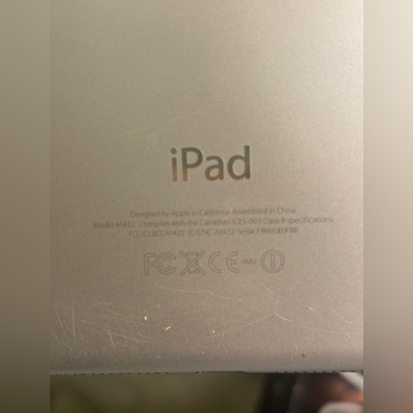 iPad mini with case and protector screen on - Picture 6 of 9